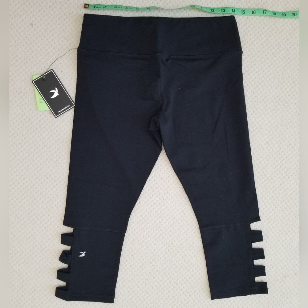 NWT Glyder Cutout Athletic Crop Legging. Size M.